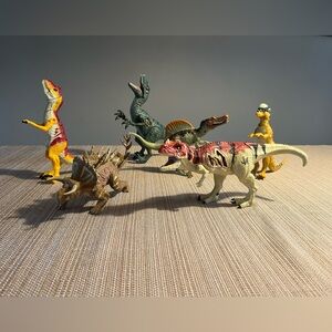 Lot of 6 Jurassic World Dinosaurs! 2 Light up/make sounds!